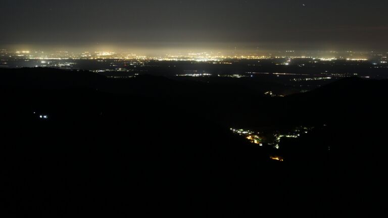 Dieses Bild zeigt eine Webcam-Aufnahme vom Achertal, aufgenommen am Samstag, den 25.04.2026 um 04:00 Uhr. Die Temperatur betrug 10.1°C.