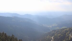 Dieses Bild zeigt eine Webcam-Aufnahme vom Achertal, aufgenommen am Dienstag, den 21.04.2026 um 18:10 Uhr. Die Temperatur betrug 5°C.