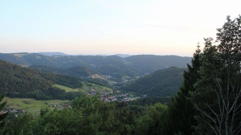 Dieses Bild zeigt eine Webcam-Aufnahme vom Achertal, aufgenommen am Montag, den 20.07.2026 um 21:00 Uhr. Die Temperatur betrug 15.5°C.