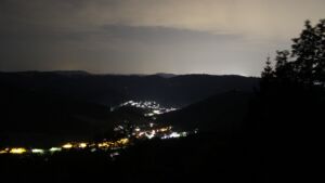 Dieses Bild zeigt eine Webcam-Aufnahme vom Achertal, aufgenommen am Dienstag, den 14.07.2026 um 01:30 Uhr. Die Temperatur betrug 25.2°C.
