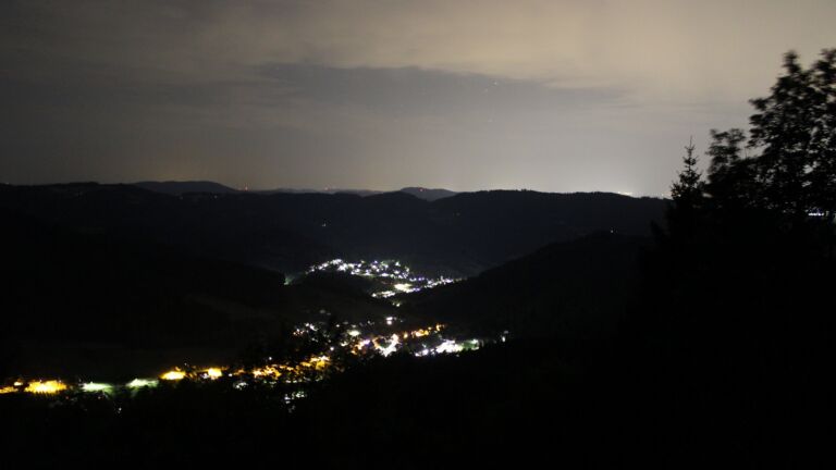 Dieses Bild zeigt eine Webcam-Aufnahme vom Achertal, aufgenommen am Dienstag, den 14.07.2026 um 01:30 Uhr. Die Temperatur betrug 25.2°C.