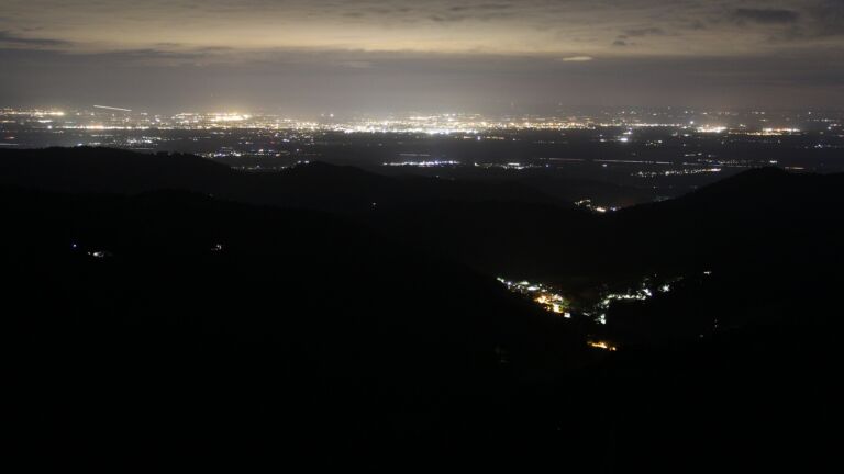 Dieses Bild zeigt eine Webcam-Aufnahme vom Achertal, aufgenommen am Donnerstag, den 29.05.2025 um 23:10 Uhr. Die Temperatur betrug 12.6°C.