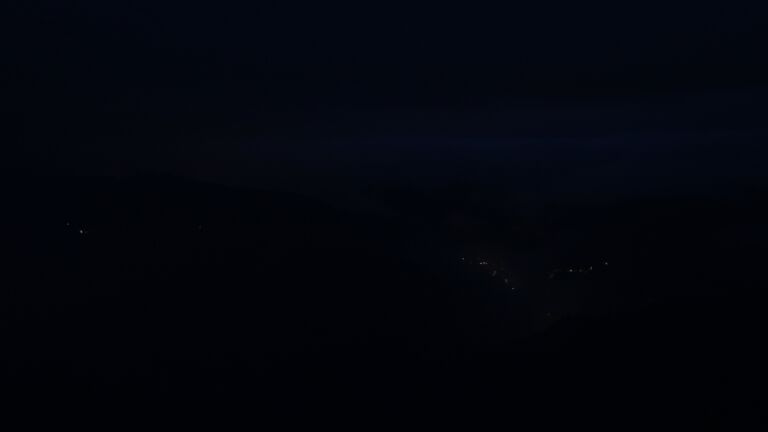 Dieses Bild zeigt eine Webcam-Aufnahme vom Achertal, aufgenommen am Donnerstag, den 28.08.2025 um 05:50 Uhr. Die Temperatur betrug 13.6°C.