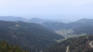 Dieses Bild zeigt eine Webcam-Aufnahme vom Achertal, aufgenommen am Samstag, den 11.04.2026 um 17:00 Uhr. Die Temperatur betrug 17.2°C.