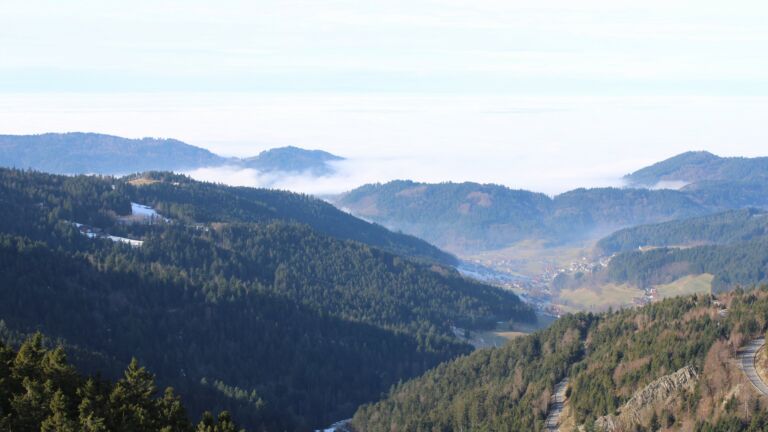 Dieses Bild zeigt eine Webcam-Aufnahme vom Achertal, aufgenommen am Donnerstag, den 22.01.2026 um 12:00 Uhr. Die Temperatur betrug 6.8°C.