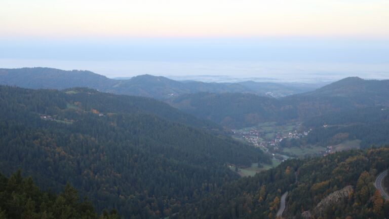 Dieses Bild zeigt eine Webcam-Aufnahme vom Achertal, aufgenommen am Freitag, den 10.10.2025 um 08:10 Uhr. Die Temperatur betrug 7.3°C.