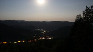 Dieses Bild zeigt eine Webcam-Aufnahme vom Achertal, aufgenommen am Donnerstag, den 30.07.2026 um 04:30 Uhr. Die Temperatur betrug 25.8°C.