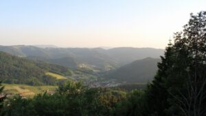 Dieses Bild zeigt eine Webcam-Aufnahme vom Achertal, aufgenommen am Mittwoch, den 27.05.2026 um 20:20 Uhr. Die Temperatur betrug 24.1°C.