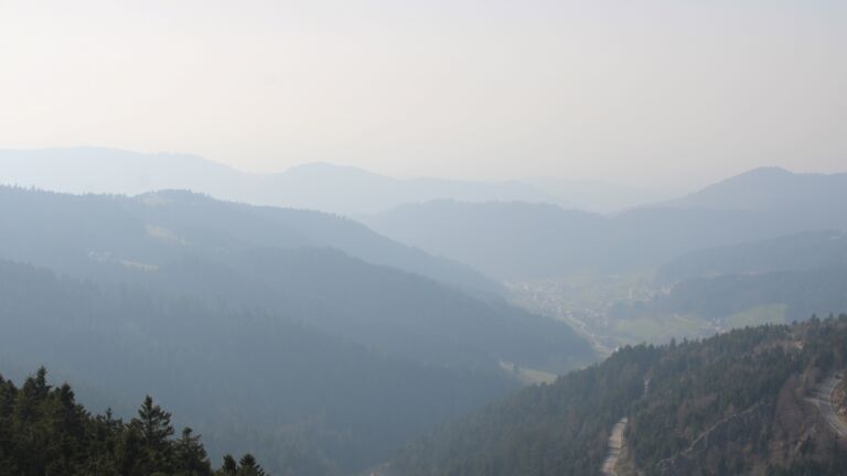 Dieses Bild zeigt eine Webcam-Aufnahme vom Achertal, aufgenommen am Sonntag, den 08.03.2026 um 15:30 Uhr. Die Temperatur betrug 11.6°C.