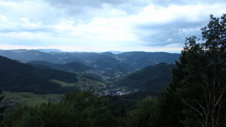 Dieses Bild zeigt eine Webcam-Aufnahme vom Achertal, aufgenommen am Freitag, den 17.07.2026 um 21:00 Uhr. Die Temperatur betrug 15.9°C.