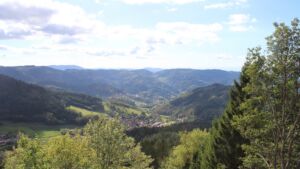Dieses Bild zeigt eine Webcam-Aufnahme vom Achertal, aufgenommen am Montag, den 12.10.2026 um 14:30 Uhr. Die Temperatur betrug 15.8°C.