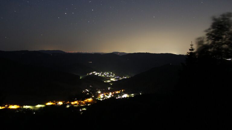 Dieses Bild zeigt eine Webcam-Aufnahme vom Achertal, aufgenommen am Dienstag, den 26.05.2026 um 03:40 Uhr. Die Temperatur betrug 21.2°C.
