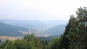 Dieses Bild zeigt eine Webcam-Aufnahme vom Achertal, aufgenommen am Sonntag, den 16.08.2026 um 16:20 Uhr. Die Temperatur betrug 30.6°C.