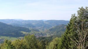 Dieses Bild zeigt eine Webcam-Aufnahme vom Achertal, aufgenommen am Montag, den 28.09.2026 um 11:30 Uhr. Die Temperatur betrug 27.1°C.