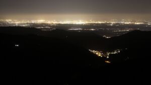 Dieses Bild zeigt eine Webcam-Aufnahme vom Achertal, aufgenommen am Donnerstag, den 12.03.2026 um 21:30 Uhr. Die Temperatur betrug 3.8°C.