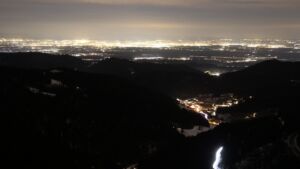 Dieses Bild zeigt eine Webcam-Aufnahme vom Achertal, aufgenommen am Dienstag, den 13.01.2026 um 18:20 Uhr. Die Temperatur betrug 6.6°C.