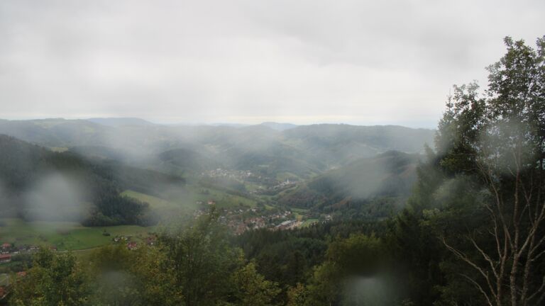 Dieses Bild zeigt eine Webcam-Aufnahme vom Achertal, aufgenommen am Freitag, den 09.10.2026 um 17:10 Uhr. Die Temperatur betrug 7.8°C.