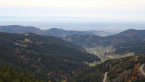 Dieses Bild zeigt eine Webcam-Aufnahme vom Achertal, aufgenommen am Freitag, den 31.10.2025 um 16:30 Uhr. Die Temperatur betrug 10.6°C.