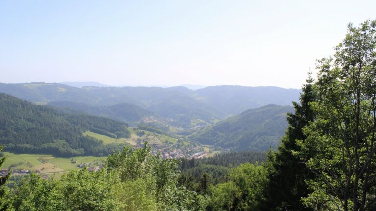 Dieses Bild zeigt eine Webcam-Aufnahme vom Achertal, aufgenommen am Montag, den 25.05.2026 um 16:50 Uhr. Die Temperatur betrug 32.5°C.