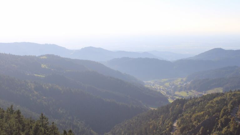 Dieses Bild zeigt eine Webcam-Aufnahme vom Achertal, aufgenommen am Freitag, den 19.09.2025 um 17:50 Uhr. Die Temperatur betrug 26.2°C.