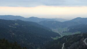 Dieses Bild zeigt eine Webcam-Aufnahme vom Achertal, aufgenommen am Mittwoch, den 15.04.2026 um 19:50 Uhr. Die Temperatur betrug 9.5°C.