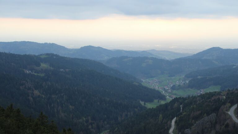 Dieses Bild zeigt eine Webcam-Aufnahme vom Achertal, aufgenommen am Mittwoch, den 15.04.2026 um 19:50 Uhr. Die Temperatur betrug 9.5°C.