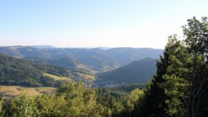 Dieses Bild zeigt eine Webcam-Aufnahme vom Achertal, aufgenommen am Donnerstag, den 13.08.2026 um 19:20 Uhr. Die Temperatur betrug 32.2°C.