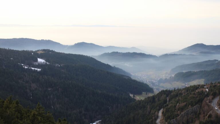 Dieses Bild zeigt eine Webcam-Aufnahme vom Achertal, aufgenommen am Samstag, den 17.01.2026 um 16:00 Uhr. Die Temperatur betrug 6.4°C.