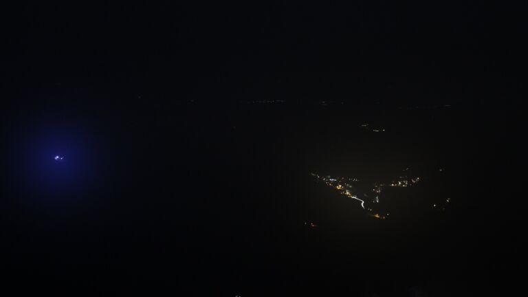 Dieses Bild zeigt eine Webcam-Aufnahme vom Achertal, aufgenommen am Mittwoch, den 17.12.2025 um 22:00 Uhr. Die Temperatur betrug 4.9°C.