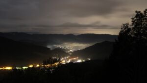 Dieses Bild zeigt eine Webcam-Aufnahme vom Achertal, aufgenommen am Dienstag, den 20.10.2026 um 23:30 Uhr. Die Temperatur betrug 10.3°C.