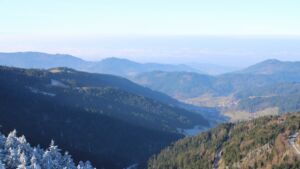 Dieses Bild zeigt eine Webcam-Aufnahme vom Achertal, aufgenommen am Freitag, den 26.12.2025 um 11:50 Uhr. Die Temperatur betrug 5.7°C.