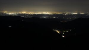 Dieses Bild zeigt eine Webcam-Aufnahme vom Achertal, aufgenommen am Sonntag, den 10.05.2026 um 04:10 Uhr. Die Temperatur betrug 12.6°C.