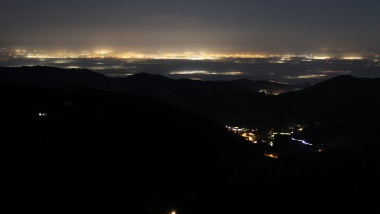 Dieses Bild zeigt eine Webcam-Aufnahme vom Achertal, aufgenommen am Sonntag, den 08.02.2026 um 02:00 Uhr. Die Temperatur betrug 3.5°C.