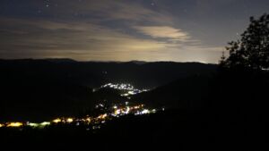Dieses Bild zeigt eine Webcam-Aufnahme vom Achertal, aufgenommen am Mittwoch, den 13.05.2026 um 04:00 Uhr. Die Temperatur betrug 3.4°C.