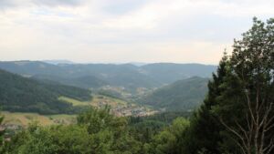 Dieses Bild zeigt eine Webcam-Aufnahme vom Achertal, aufgenommen am Dienstag, den 04.08.2026 um 18:40 Uhr. Die Temperatur betrug 30.5°C.