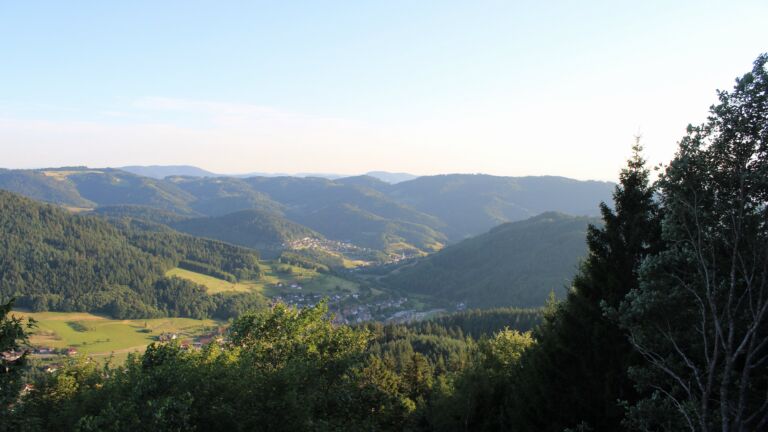 Dieses Bild zeigt eine Webcam-Aufnahme vom Achertal, aufgenommen am Freitag, den 10.07.2026 um 20:20 Uhr. Die Temperatur betrug 27°C.