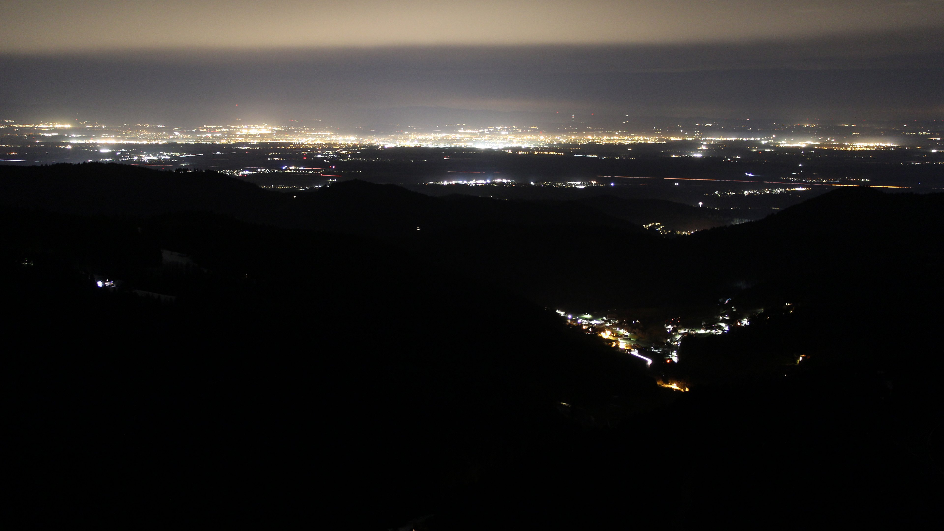 Dieses Bild zeigt eine Webcam-Aufnahme vom Achertal, aufgenommen am Samstag, den 17.01.2026 um 00:00 Uhr. Die Temperatur betrug 5.4°C.