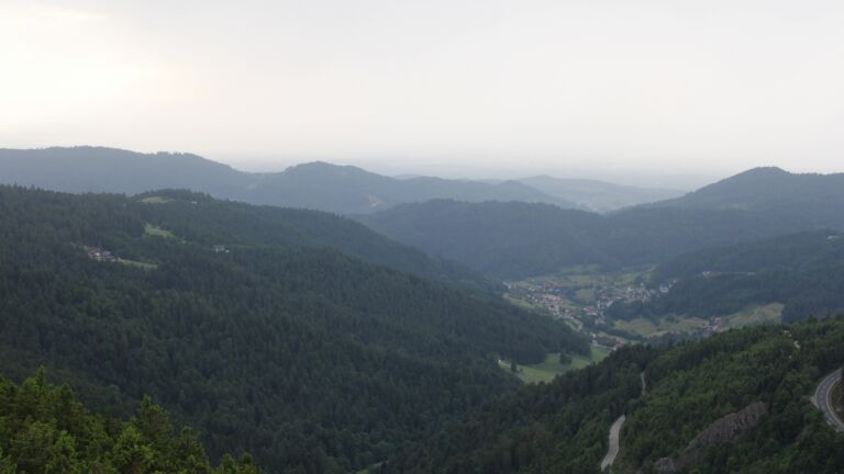 Dieses Bild zeigt eine Webcam-Aufnahme vom Achertal, aufgenommen am Samstag, den 31.05.2025 um 19:40 Uhr. Die Temperatur betrug 15.6°C.