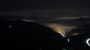 Dieses Bild zeigt eine Webcam-Aufnahme vom Achertal, aufgenommen am Samstag, den 13.12.2025 um 18:00 Uhr. Die Temperatur betrug 5°C.