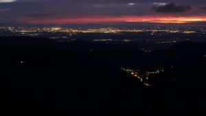 Dieses Bild zeigt eine Webcam-Aufnahme vom Achertal, aufgenommen am Sonntag, den 05.04.2026 um 20:50 Uhr. Die Temperatur betrug 6.9°C.