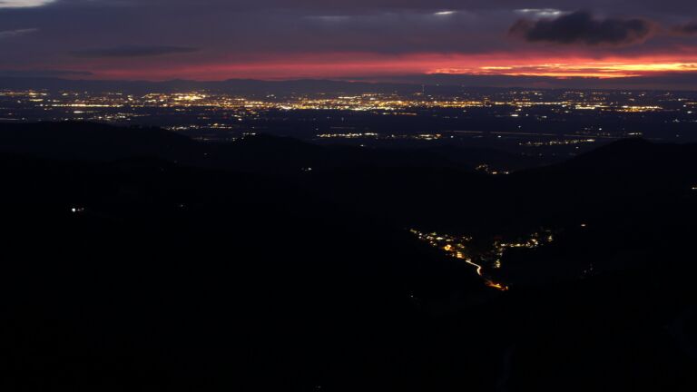 Dieses Bild zeigt eine Webcam-Aufnahme vom Achertal, aufgenommen am Sonntag, den 05.04.2026 um 20:50 Uhr. Die Temperatur betrug 6.9°C.