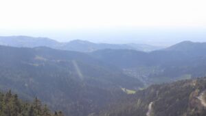 Dieses Bild zeigt eine Webcam-Aufnahme vom Achertal, aufgenommen am Freitag, den 17.04.2026 um 17:30 Uhr. Die Temperatur betrug 15.8°C.