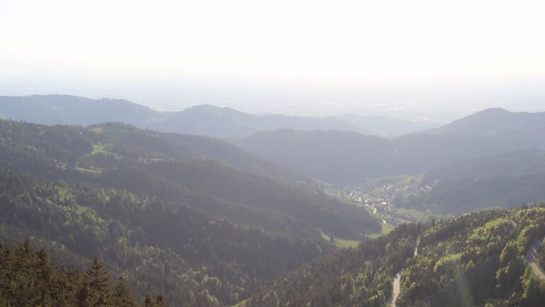 Dieses Bild zeigt eine Webcam-Aufnahme vom Achertal, aufgenommen am Dienstag, den 06.05.2025 um 19:20 Uhr. Die Temperatur betrug 6.9°C.