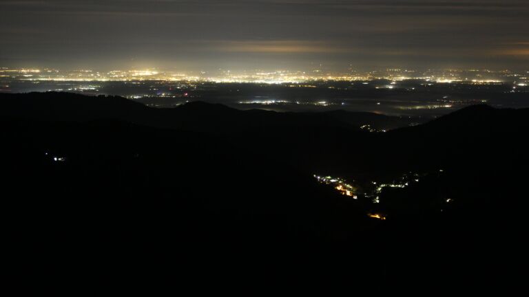 Dieses Bild zeigt eine Webcam-Aufnahme vom Achertal, aufgenommen am Freitag, den 03.10.2025 um 05:30 Uhr. Die Temperatur betrug 4°C.