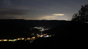 Dieses Bild zeigt eine Webcam-Aufnahme vom Achertal, aufgenommen am Sonntag, den 14.06.2026 um 03:10 Uhr. Die Temperatur betrug 13.2°C.