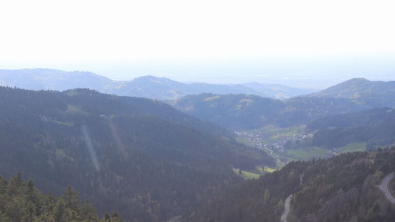 Dieses Bild zeigt eine Webcam-Aufnahme vom Achertal, aufgenommen am Freitag, den 17.04.2026 um 17:20 Uhr. Die Temperatur betrug 14.9°C.