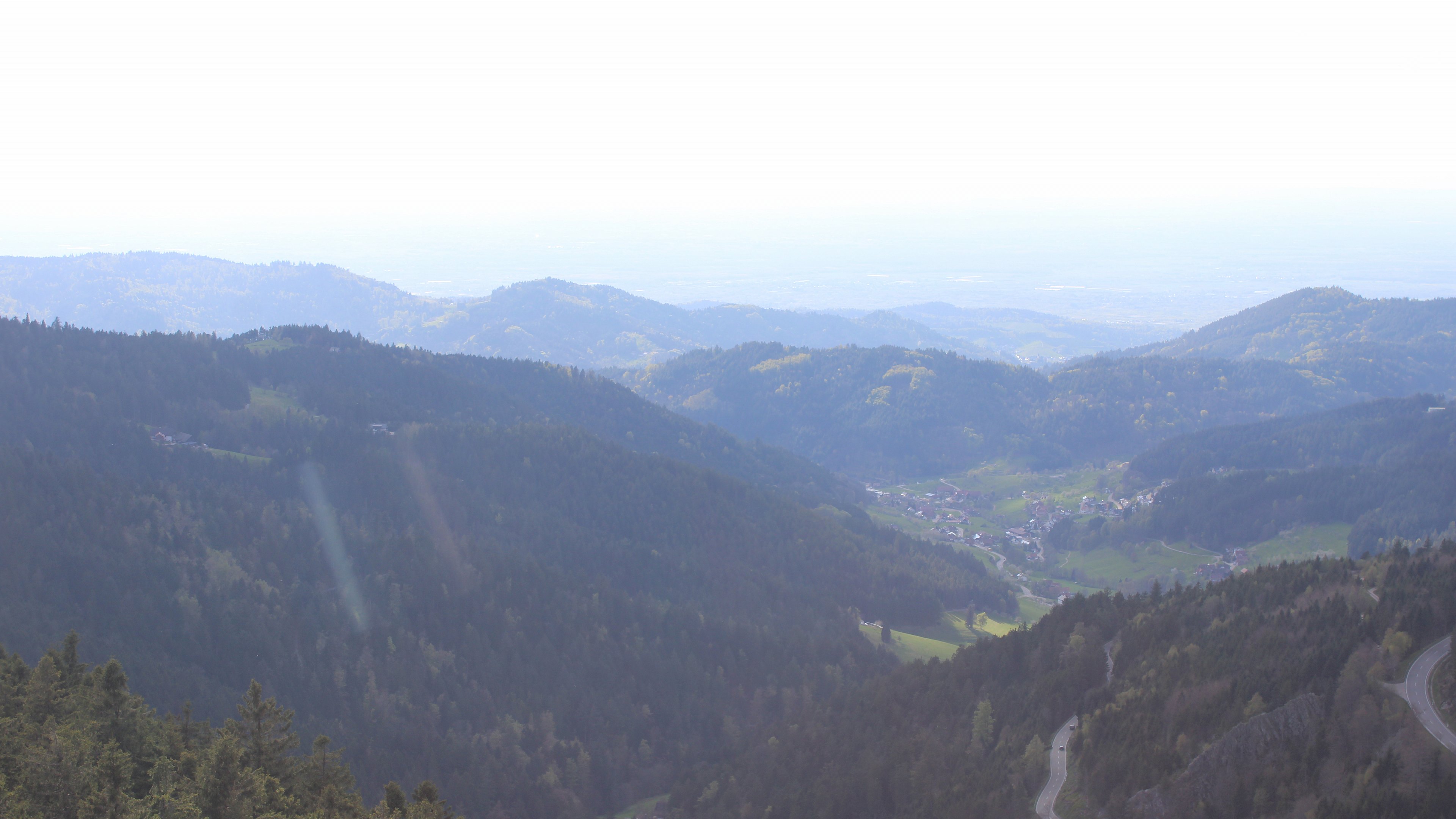 Dieses Bild zeigt eine Webcam-Aufnahme vom Achertal, aufgenommen am Freitag, den 17.04.2026 um 17:20 Uhr. Die Temperatur betrug 14.9°C.