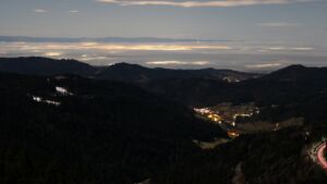 Dieses Bild zeigt eine Webcam-Aufnahme vom Achertal, aufgenommen am Mittwoch, den 04.02.2026 um 03:30 Uhr. Die Temperatur betrug 4.4°C.