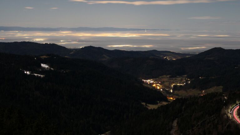 Dieses Bild zeigt eine Webcam-Aufnahme vom Achertal, aufgenommen am Mittwoch, den 04.02.2026 um 03:30 Uhr. Die Temperatur betrug 4.4°C.