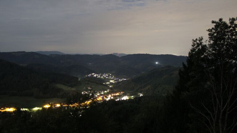 Dieses Bild zeigt eine Webcam-Aufnahme vom Achertal, aufgenommen am Donnerstag, den 01.10.2026 um 00:00 Uhr. Die Temperatur betrug 21.2°C.